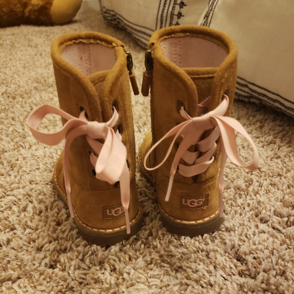 Little Girls Ugg Boots - Size 6